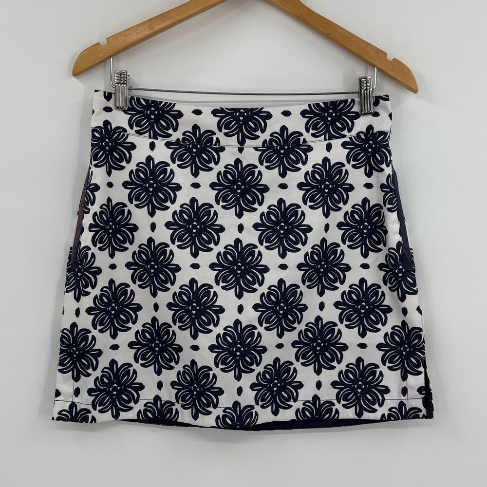 Vineyard Vines Patterned Performance Skort in Navy/White | Size 2